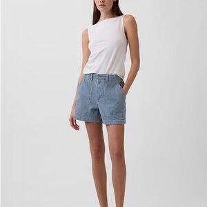 GapFactory 4" Mid Rise Stripe Soft Denim Utility Shorts in Railroad Stripe Sz M